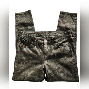 Tommy Bahama Tea Leaf Camo Green Skinny Pants - 8